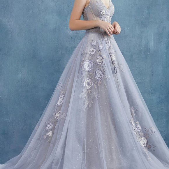 A DRAMATIC V-NECK TULLE BALLGOWN BEADED LACE 0893 - Picture 8 of 9